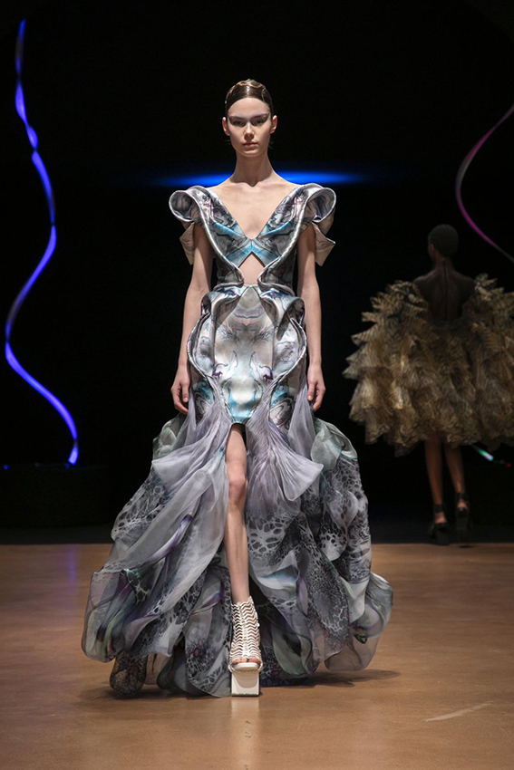 Look-17-SS20-Sensory-Seas-Iris-van-Herpen-Couture-50